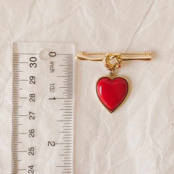 Vintage Retro Cute Red Heart Love Charm Pendant Gold Bar Knot Dangle Brooch Pin - Picture 6 of 7